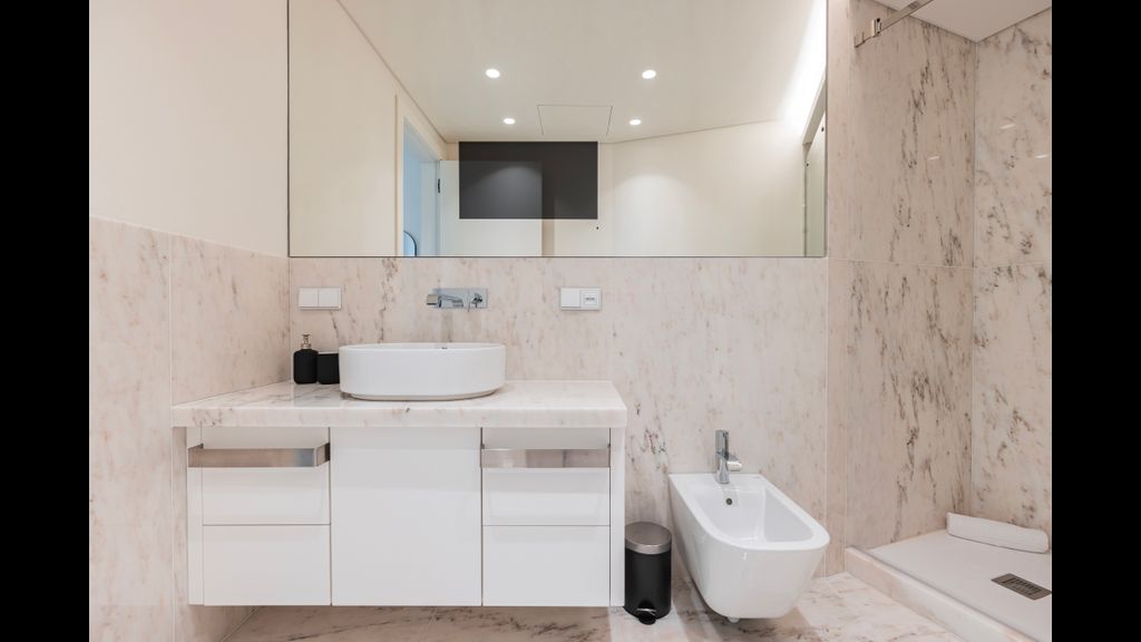 Deluxe Apartment in City Center by LovelyStay