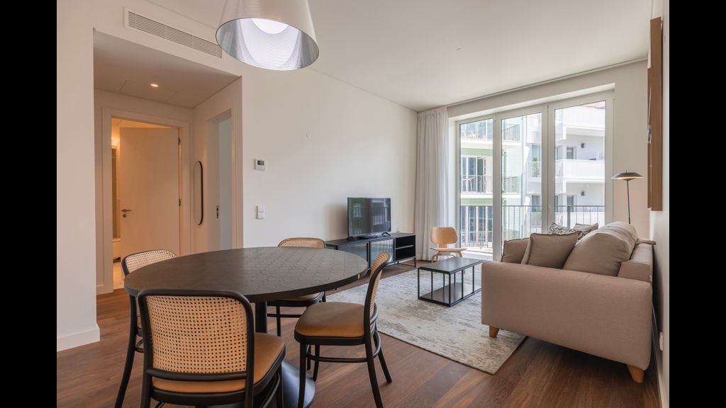 Deluxe Apartment in City Center by LovelyStay