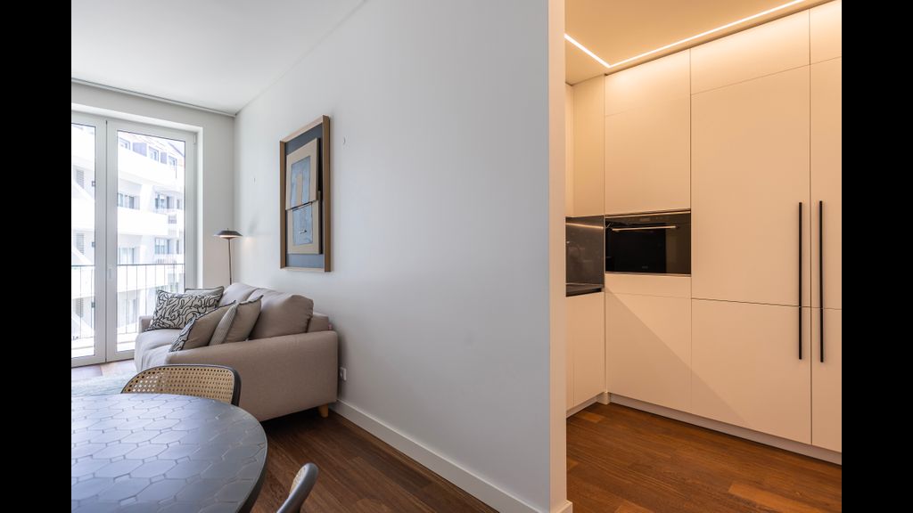 Deluxe Apartment in City Center by LovelyStay