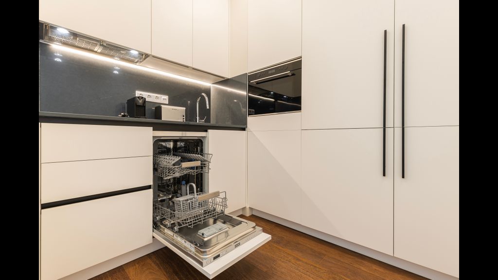 Deluxe Apartment in City Center by LovelyStay