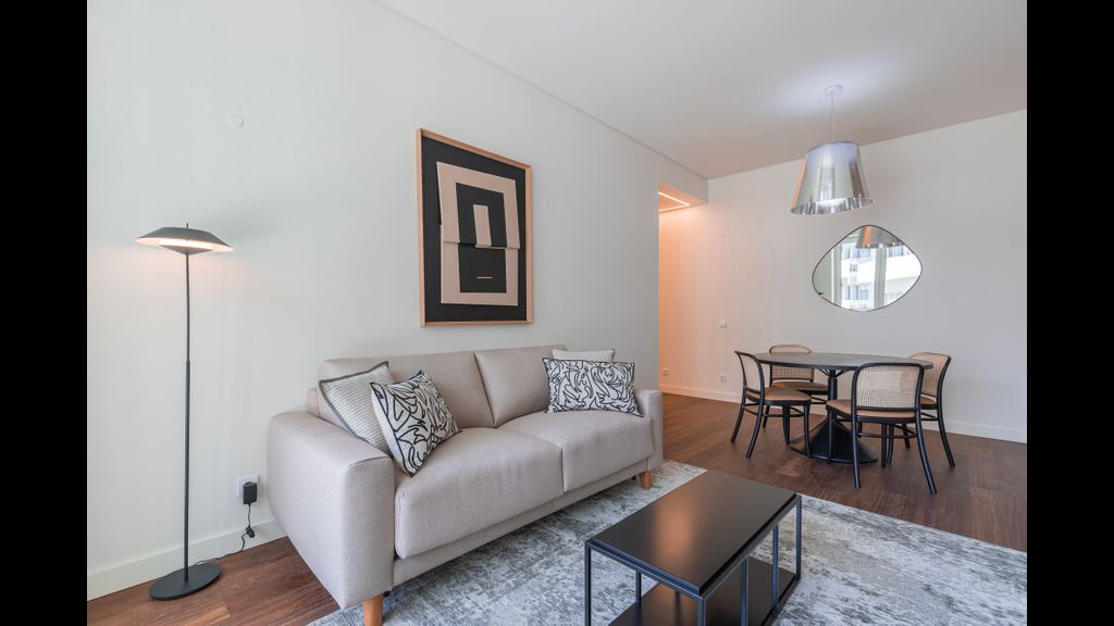 Deluxe Apartment in City Center by LovelyStay