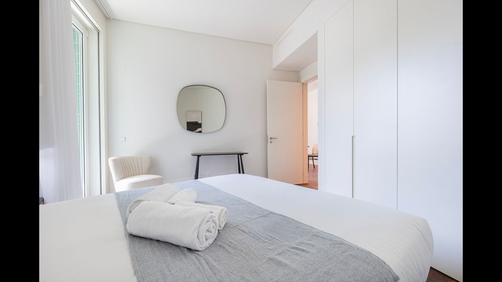 Deluxe Apartment in City Center by LovelyStay