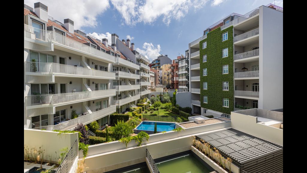 Deluxe Apartment in City Center by LovelyStay