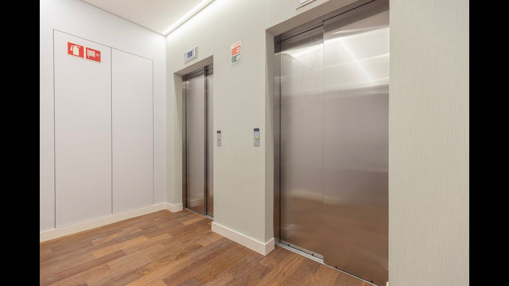 Deluxe Apartment in City Center by LovelyStay