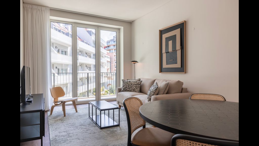 Deluxe Apartment in City Center by LovelyStay