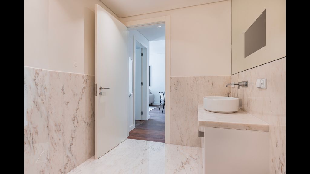 Deluxe Apartment in City Center by LovelyStay