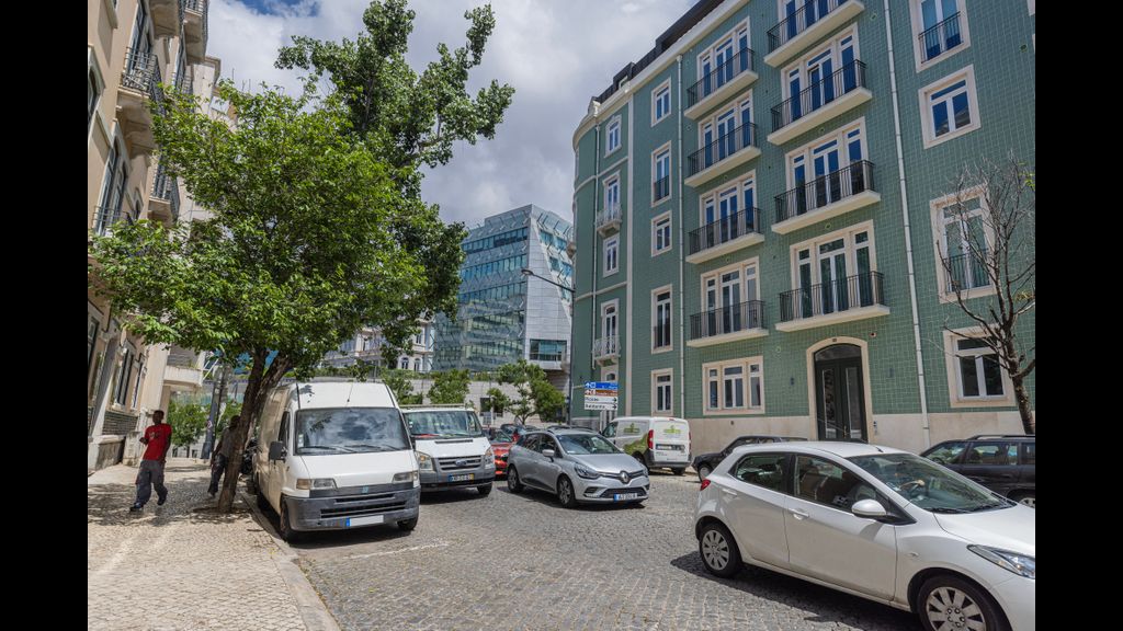 Deluxe Apartment in City Center by LovelyStay