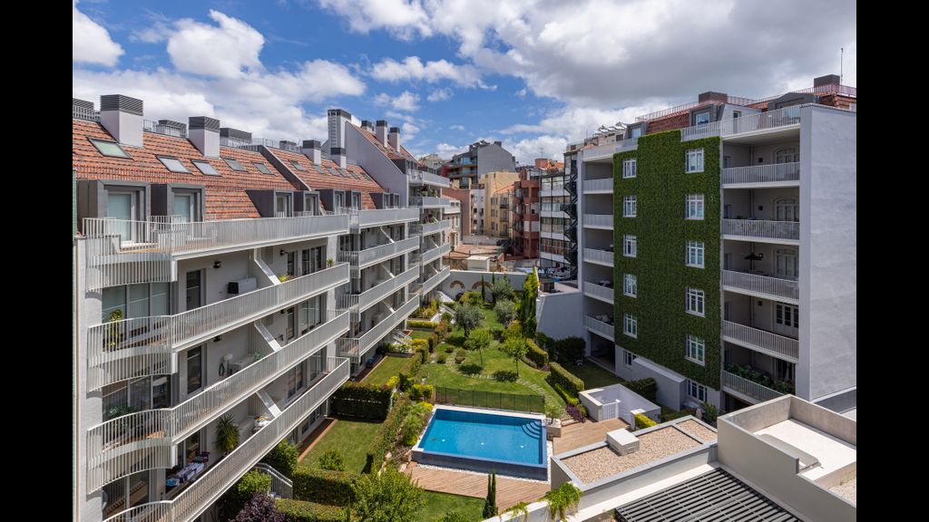 Radiant Apartment in City Center by LovelyStay