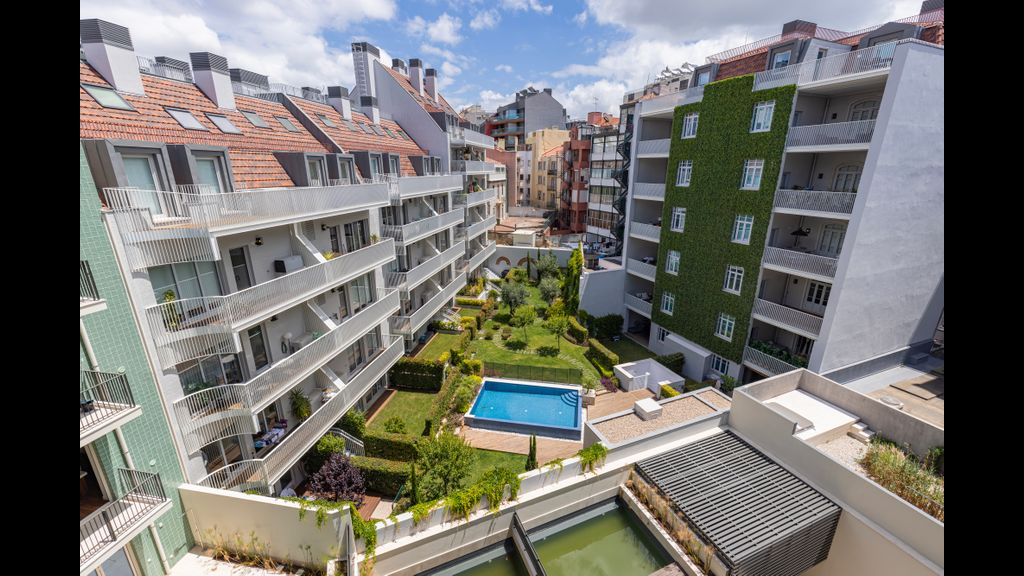 Radiant Apartment in City Center by LovelyStay