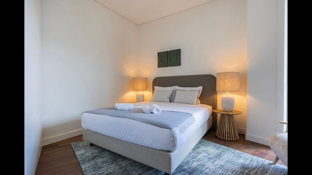 Radiant Apartment in City Center by LovelyStay