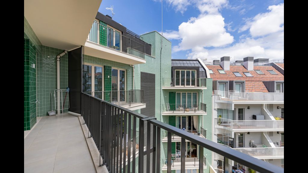 Radiant Apartment in City Center by LovelyStay