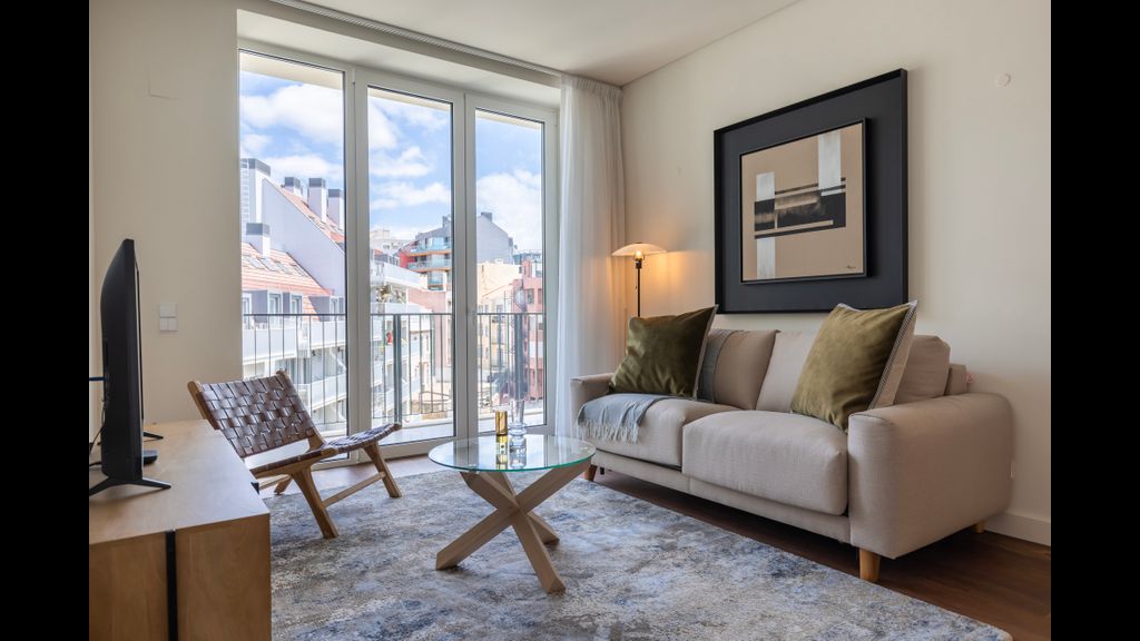 Radiant Apartment in City Center by LovelyStay