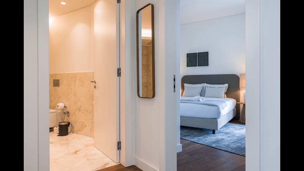 Radiant Apartment in City Center by LovelyStay