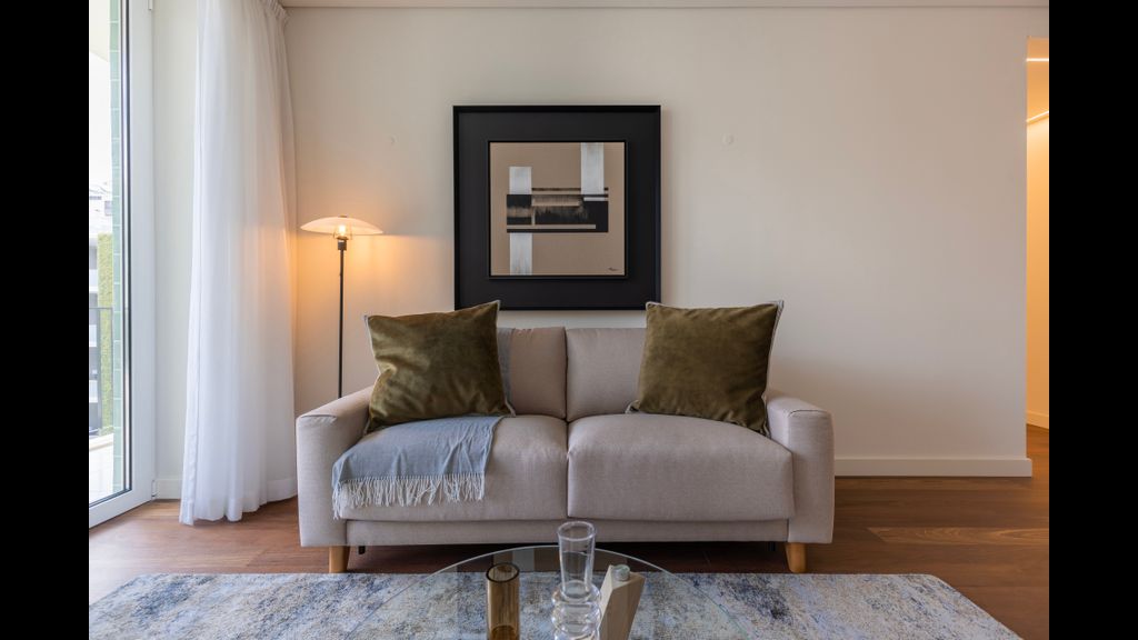 Radiant Apartment in City Center by LovelyStay