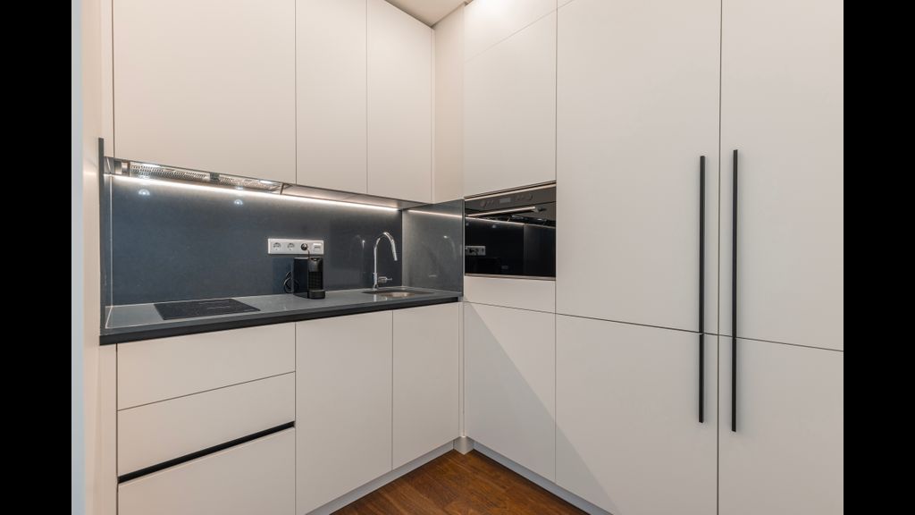 Radiant Apartment in City Center by LovelyStay