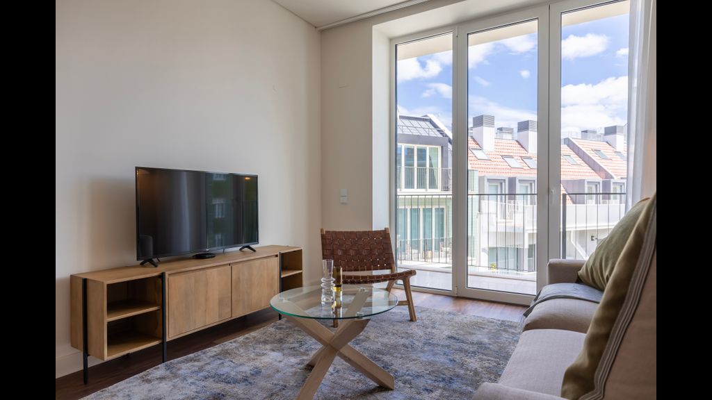 Radiant Apartment in City Center by LovelyStay
