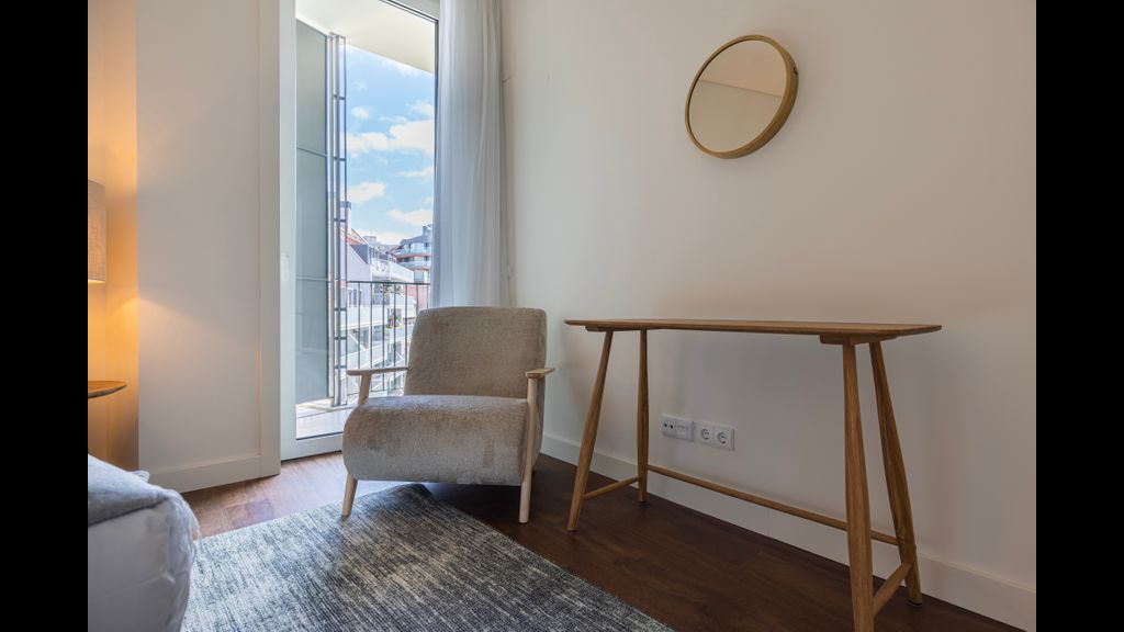 Radiant Apartment in City Center by LovelyStay