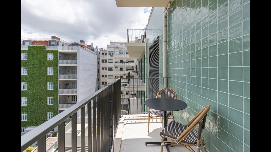 Radiant Apartment in City Center by LovelyStay