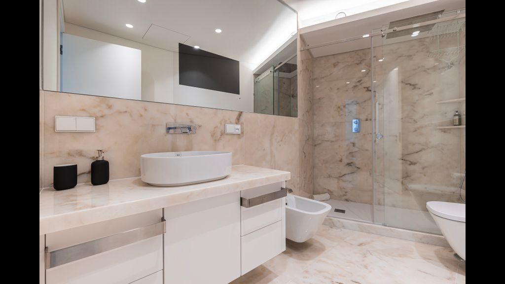 Radiant Apartment in City Center by LovelyStay