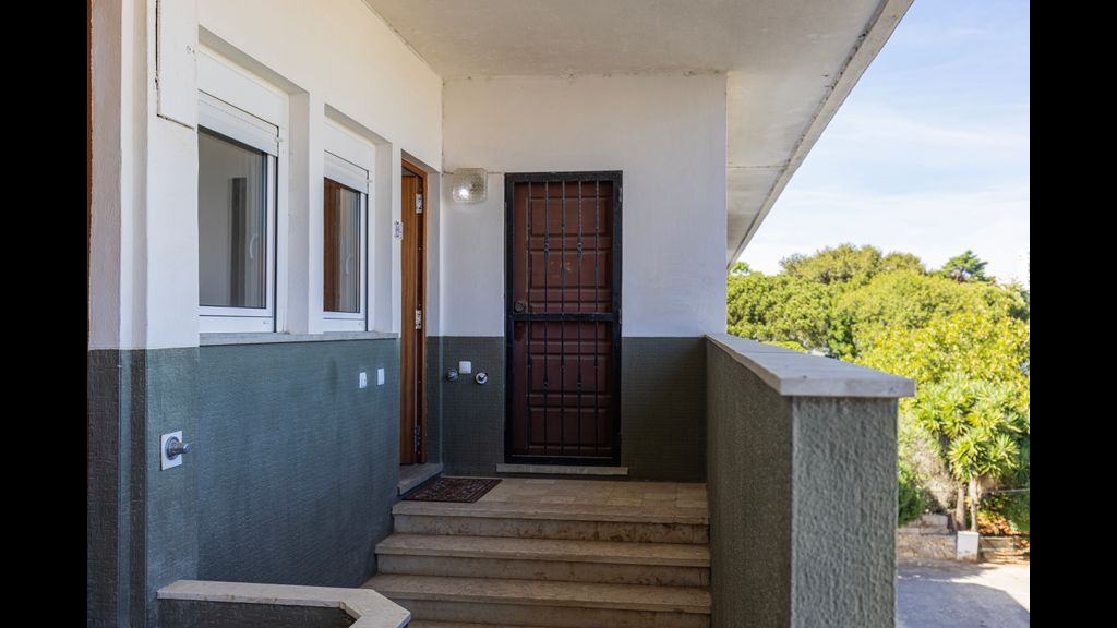Green Oasis in Parede by LovelyStay