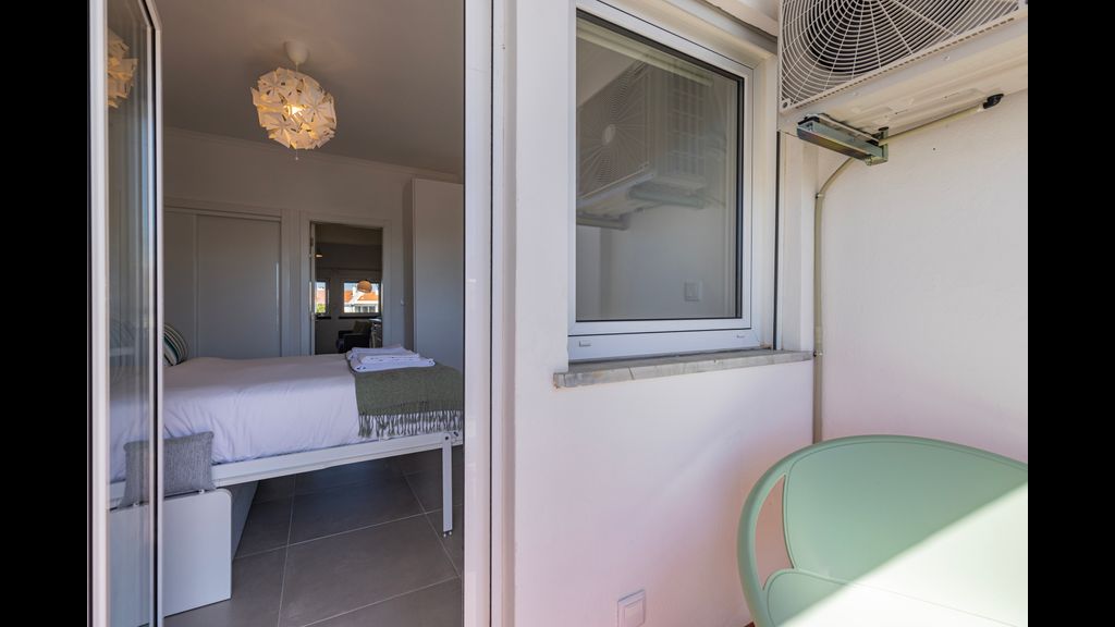 Green Oasis in Parede by LovelyStay