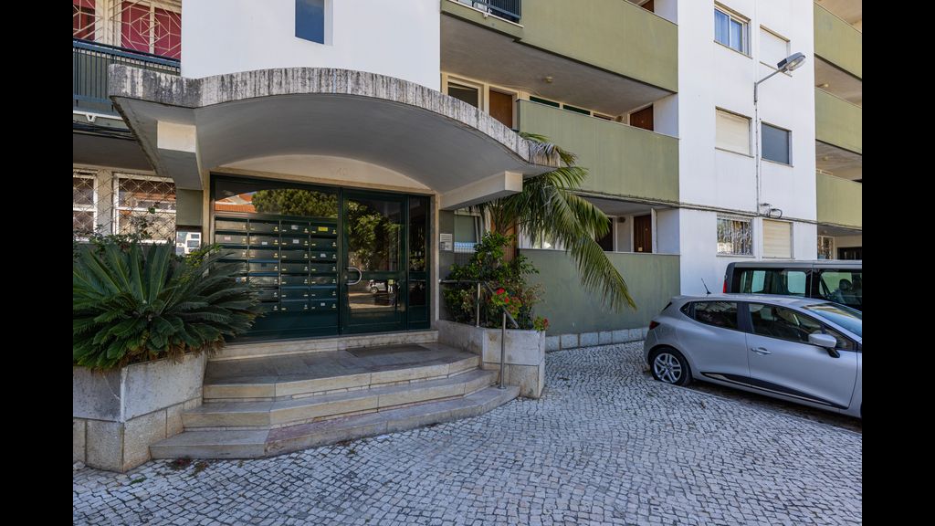 Green Oasis in Parede by LovelyStay