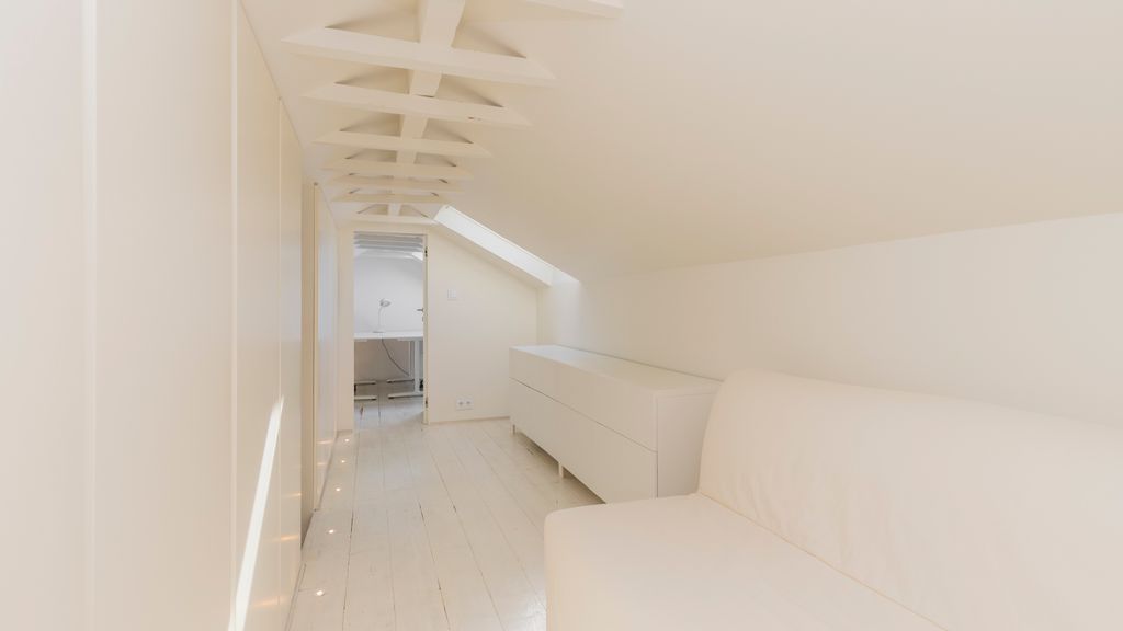 Spacious 4BDR Flat in Areeiro by LovelyStay