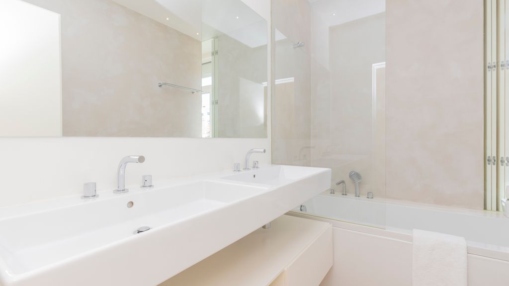 Spacious 4BDR Flat in Areeiro by LovelyStay