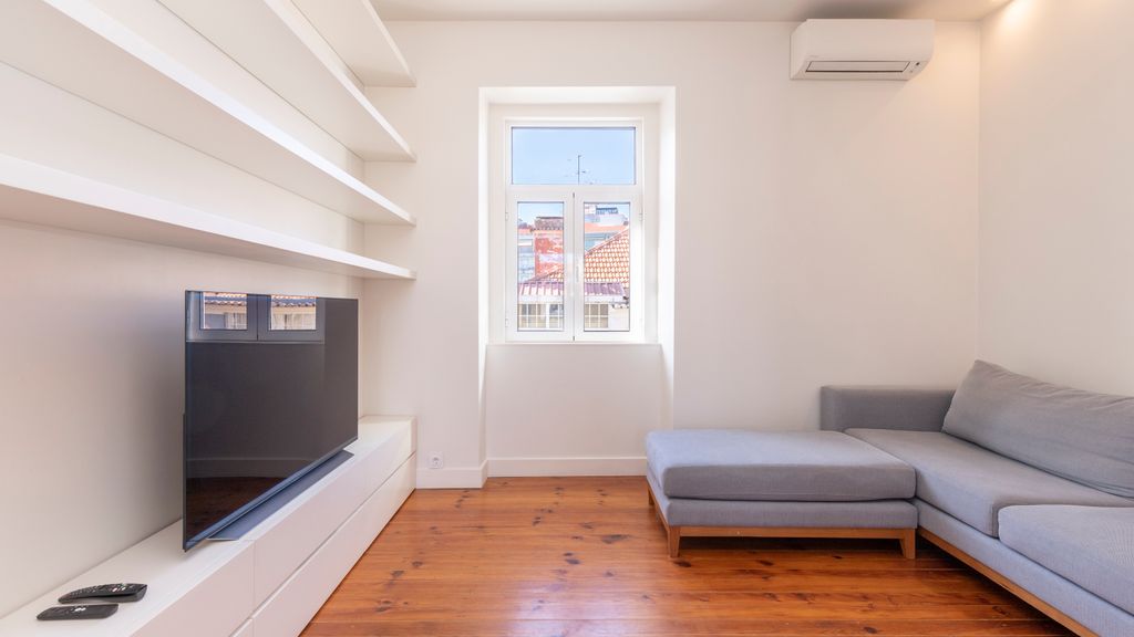 Spacious 4BDR Flat in Areeiro by LovelyStay