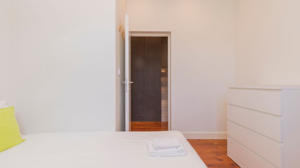 Spacious 4BDR Flat in Areeiro by LovelyStay