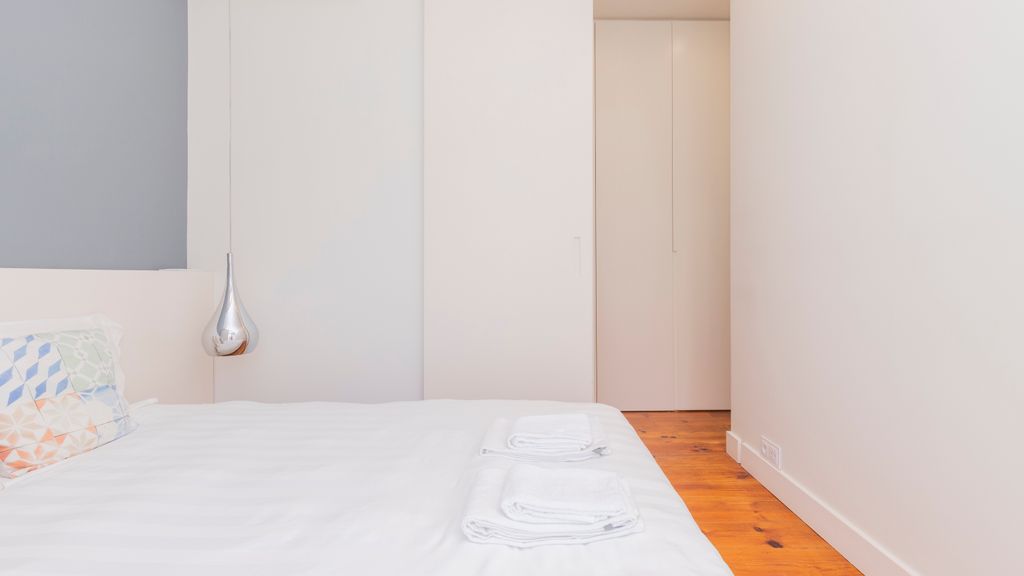 Spacious 4BDR Flat in Areeiro by LovelyStay