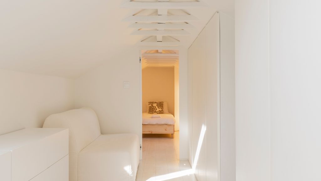 Spacious 4BDR Flat in Areeiro by LovelyStay