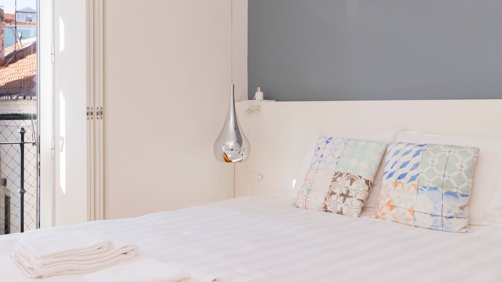 Spacious 4BDR Flat in Areeiro by LovelyStay