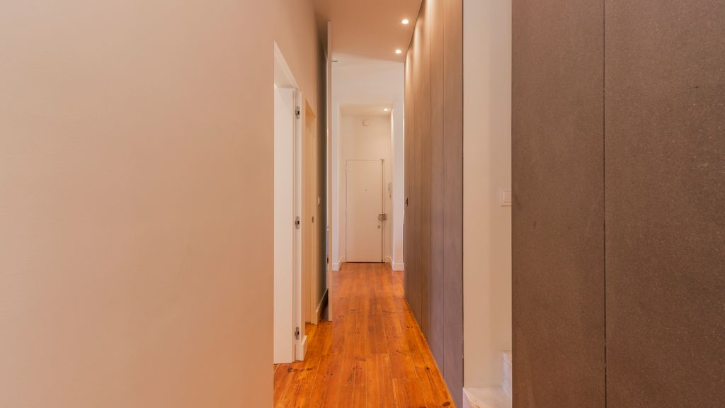 Spacious 4BDR Flat in Areeiro by LovelyStay