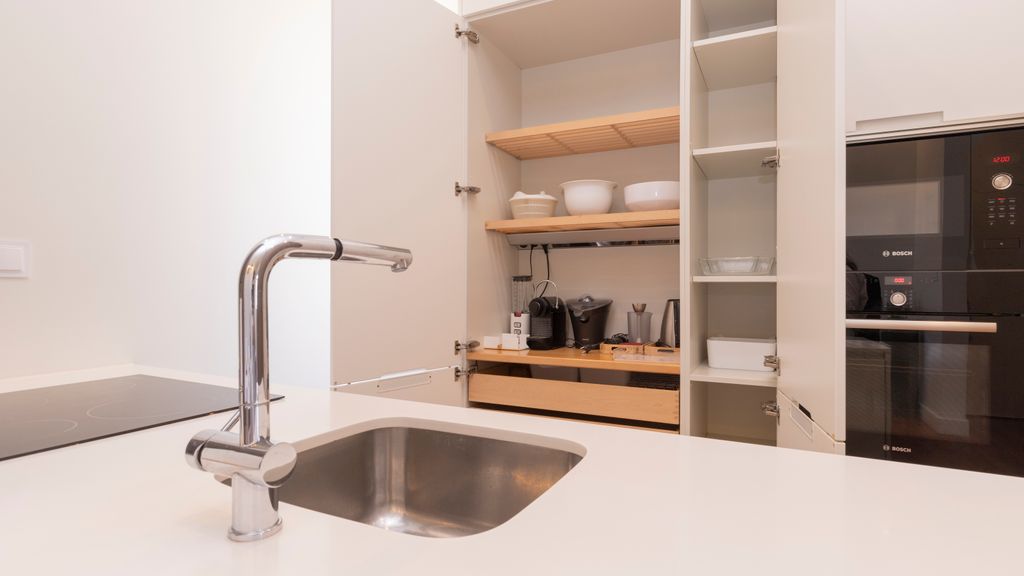 Spacious 4BDR Flat in Areeiro by LovelyStay