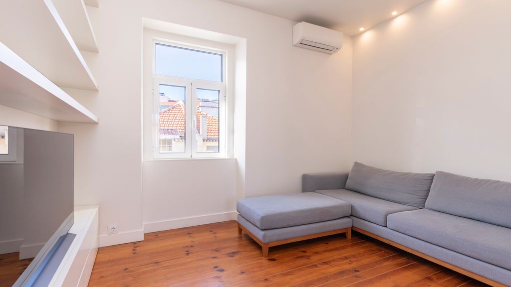 Spacious 4BDR Flat in Areeiro by LovelyStay