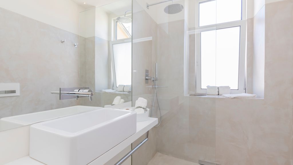 Spacious 4BDR Flat in Areeiro by LovelyStay