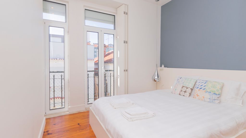 Spacious 4BDR Flat in Areeiro by LovelyStay