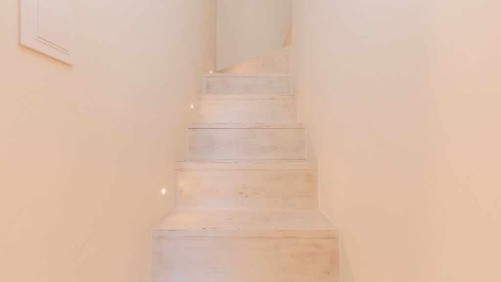 Spacious 4BDR Flat in Areeiro by LovelyStay