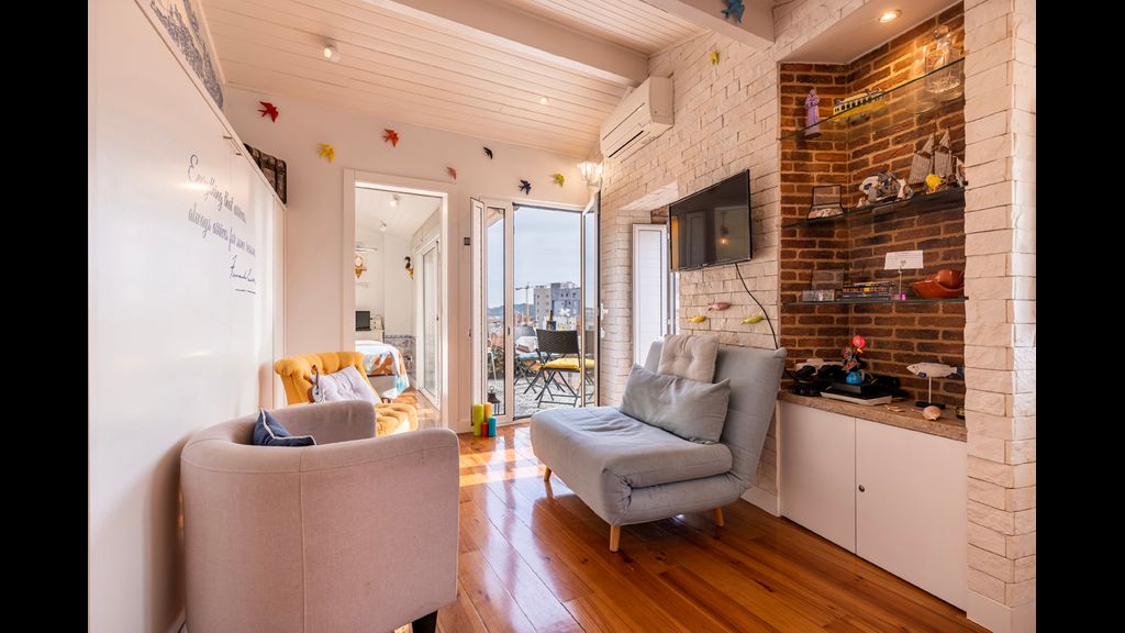 Peaceful Loft - Amazing Terrace & View