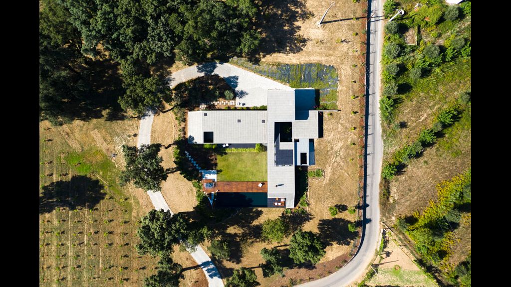 Casa dos Sobreiros by LovelyStay
