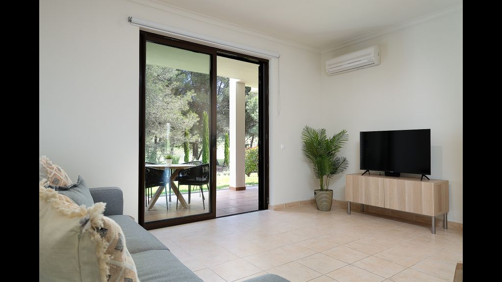 Dream 2BDR Apartment W/Pool by LovelyStay