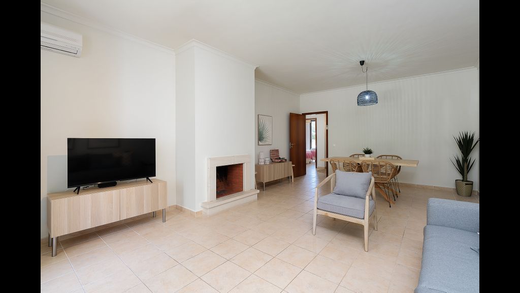 Dream 2BDR Apartment W/Pool by LovelyStay