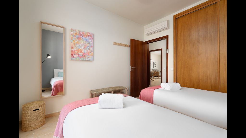 Dream 2BDR Apartment W/Pool by LovelyStay