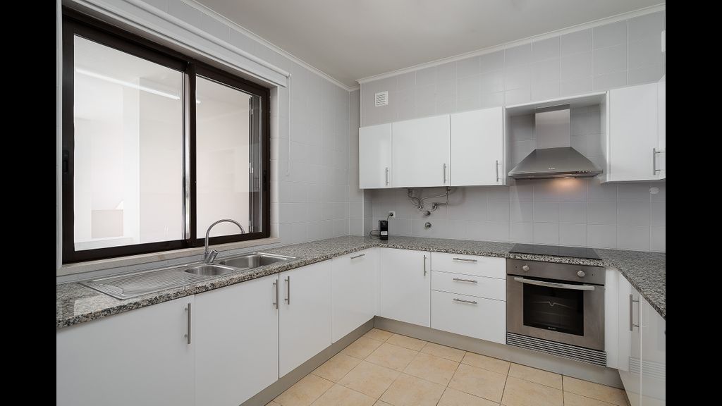 Dream 2BDR Apartment W/Pool by LovelyStay