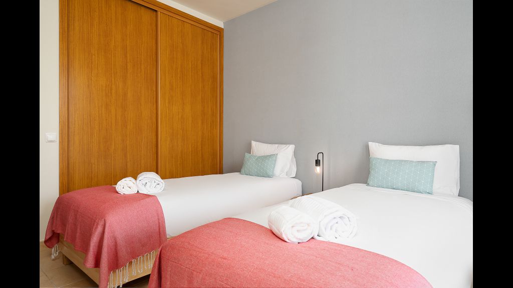 Dream 2BDR Apartment W/Pool by LovelyStay