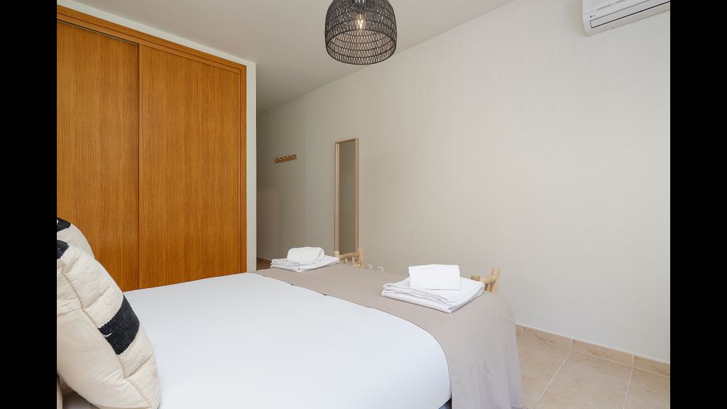 Dream 2BDR Apartment W/Pool by LovelyStay