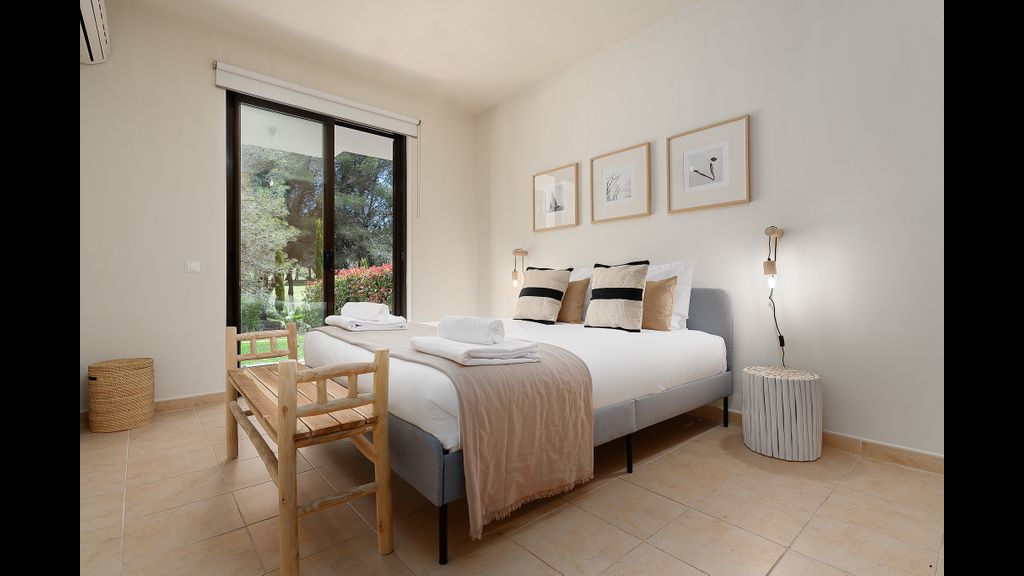 Dream 2BDR Apartment W/Pool by LovelyStay