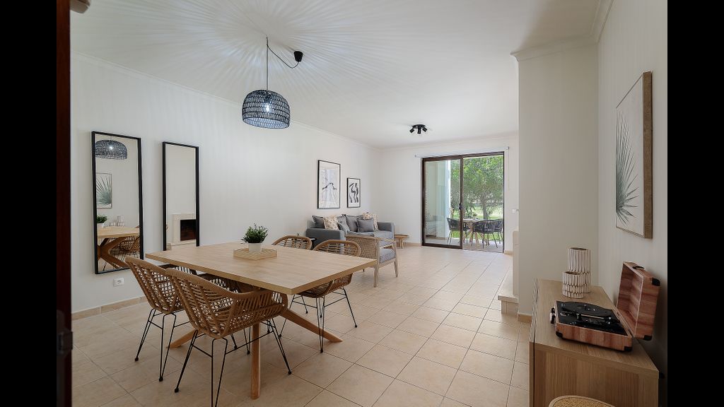Dream 2BDR Apartment W/Pool by LovelyStay