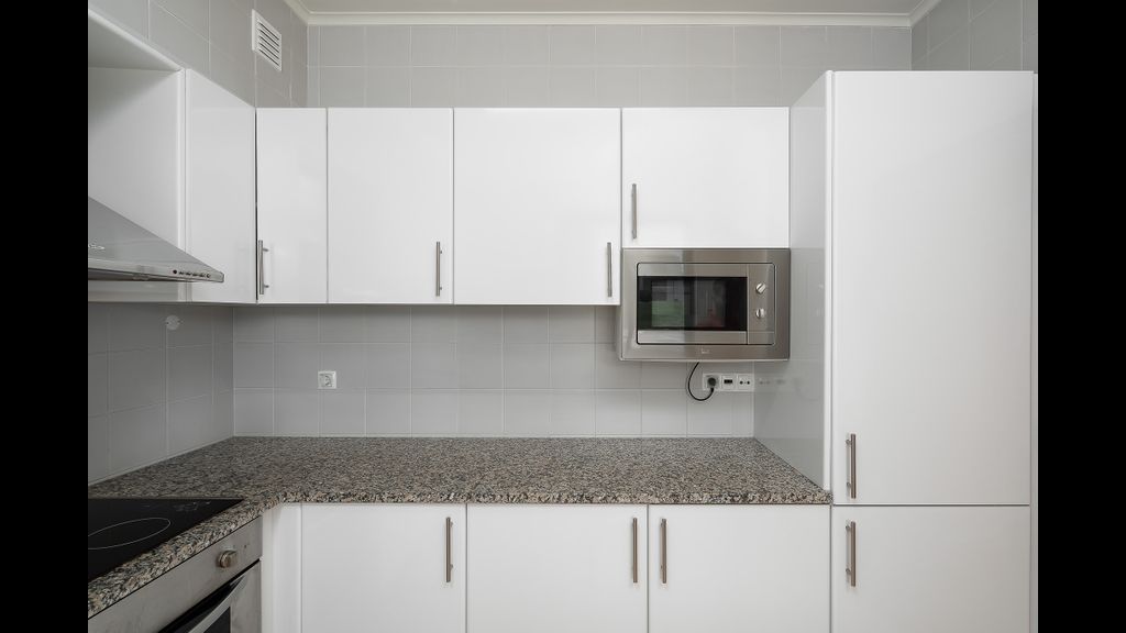 Dream 2BDR Apartment W/Pool by LovelyStay